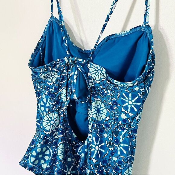 NWT New RHODE Zinnia Floral Print
One Piece Swimsuit Blue Size
Large 12-14 - Picture 10 of 12